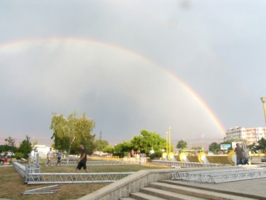 Ploi şi grindină, în zilele următoare, în Dobrogea